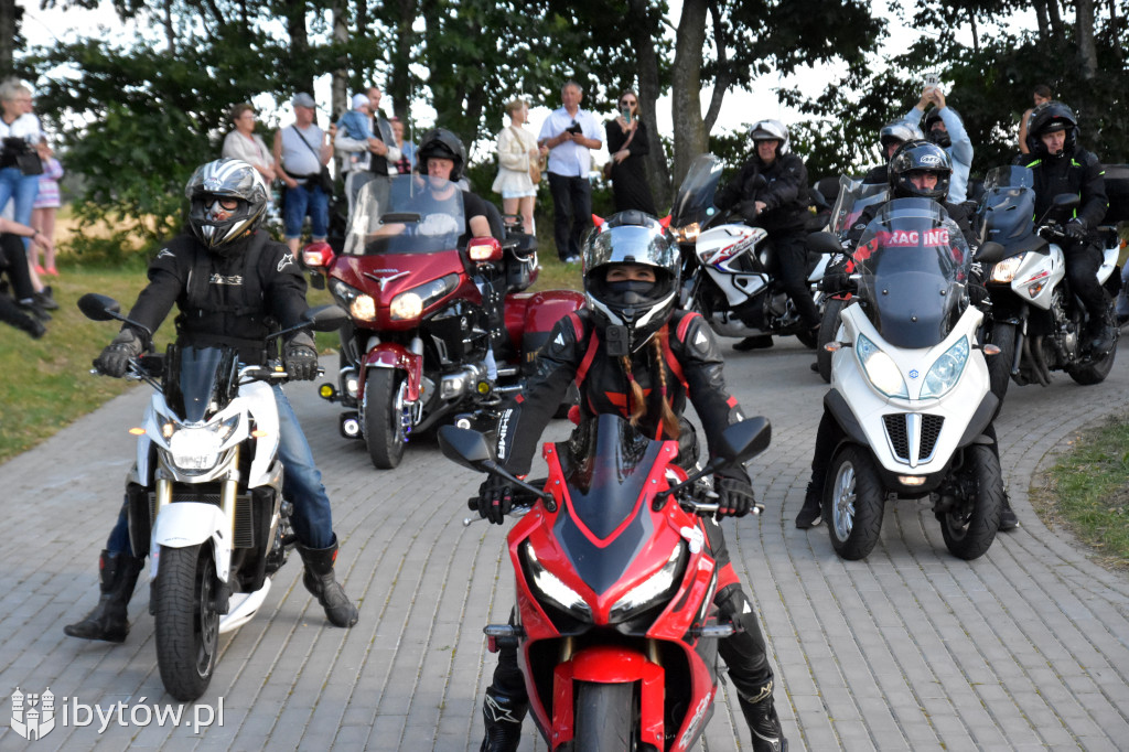 Parchowo znów przyciągnęło tłumy! Moto Folk pełen muzyki, motocykli i… pierogów z jagodami