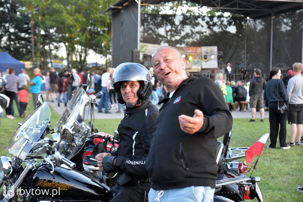 Parchowo znów przyciągnęło tłumy! Moto Folk pełen muzyki, motocykli i… pierogów z jagodami