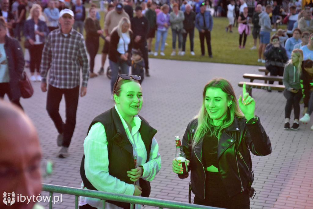 Parchowo znów przyciągnęło tłumy! Moto Folk pełen muzyki, motocykli i… pierogów z jagodami