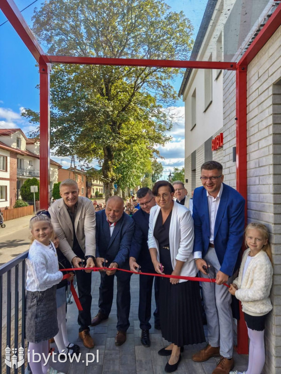 Świetlica jak MALOWANA. Jest też NOWA biblioteka w Brzeźnie