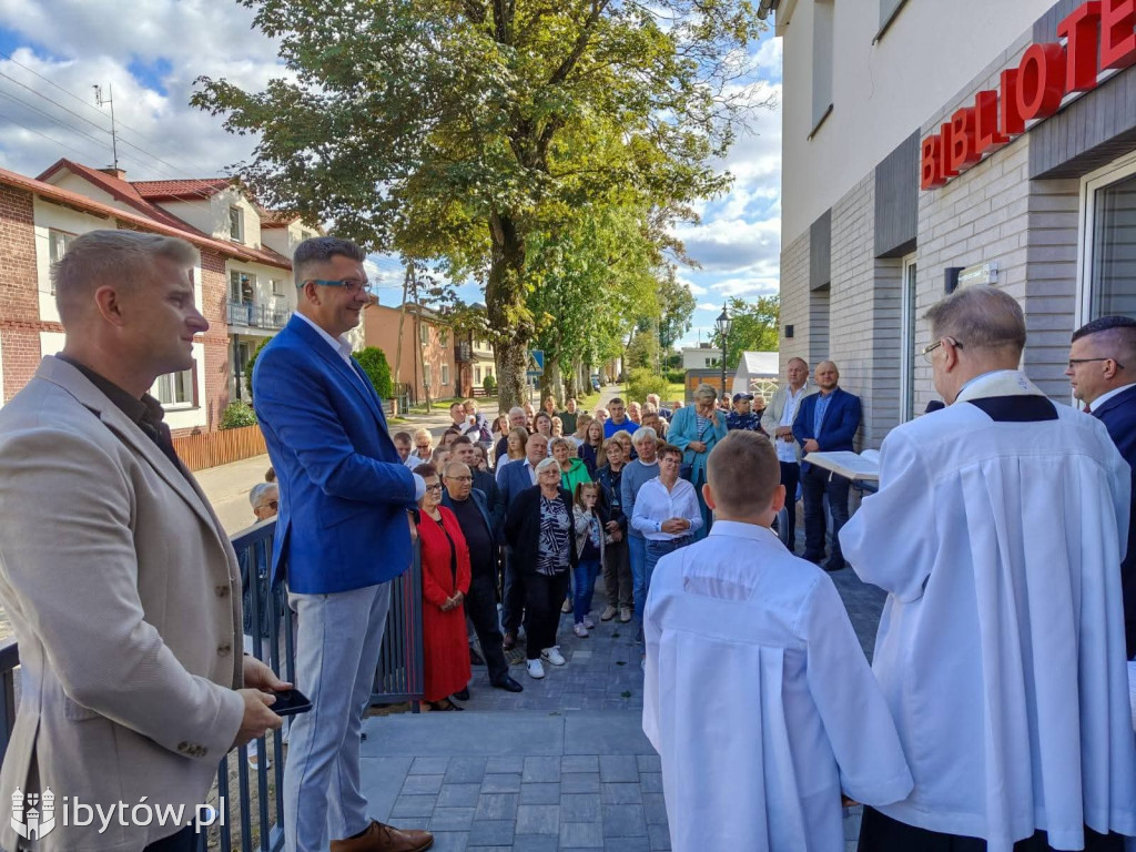 Świetlica jak MALOWANA. Jest też NOWA biblioteka w Brzeźnie
