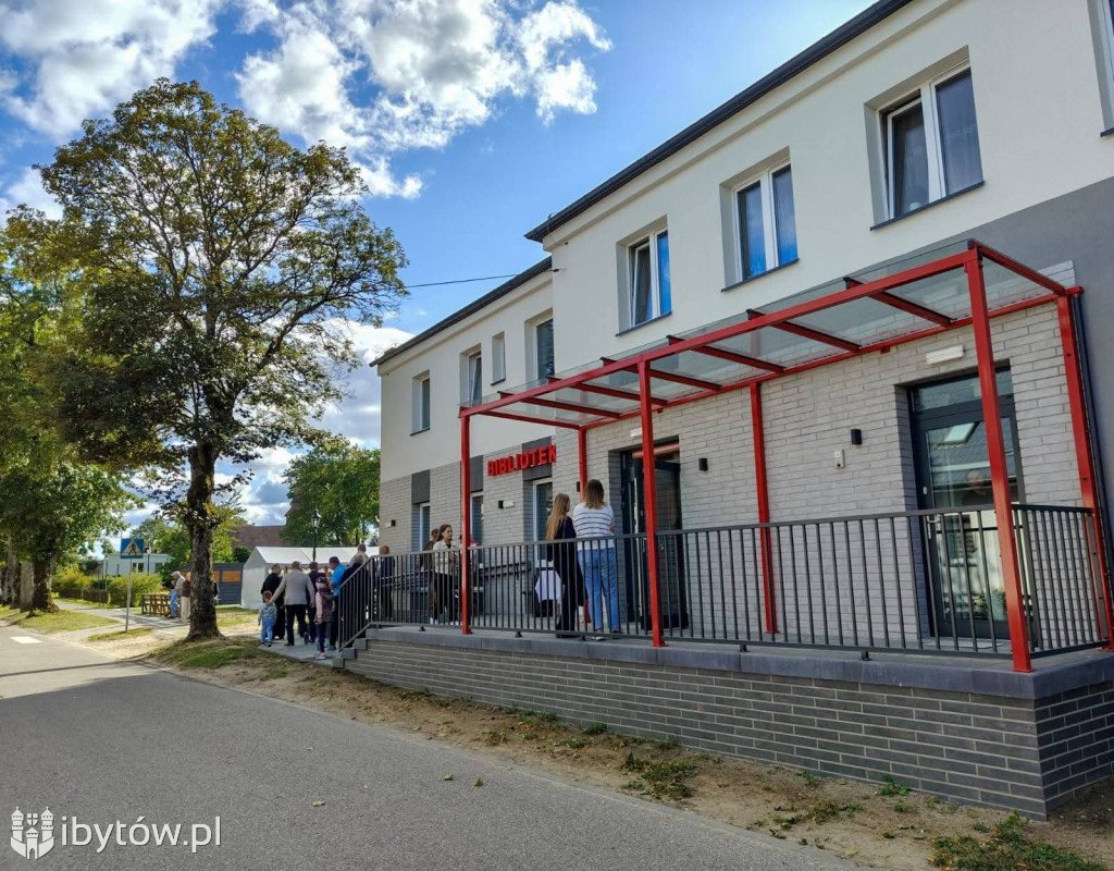Świetlica jak MALOWANA. Jest też NOWA biblioteka w Brzeźnie
