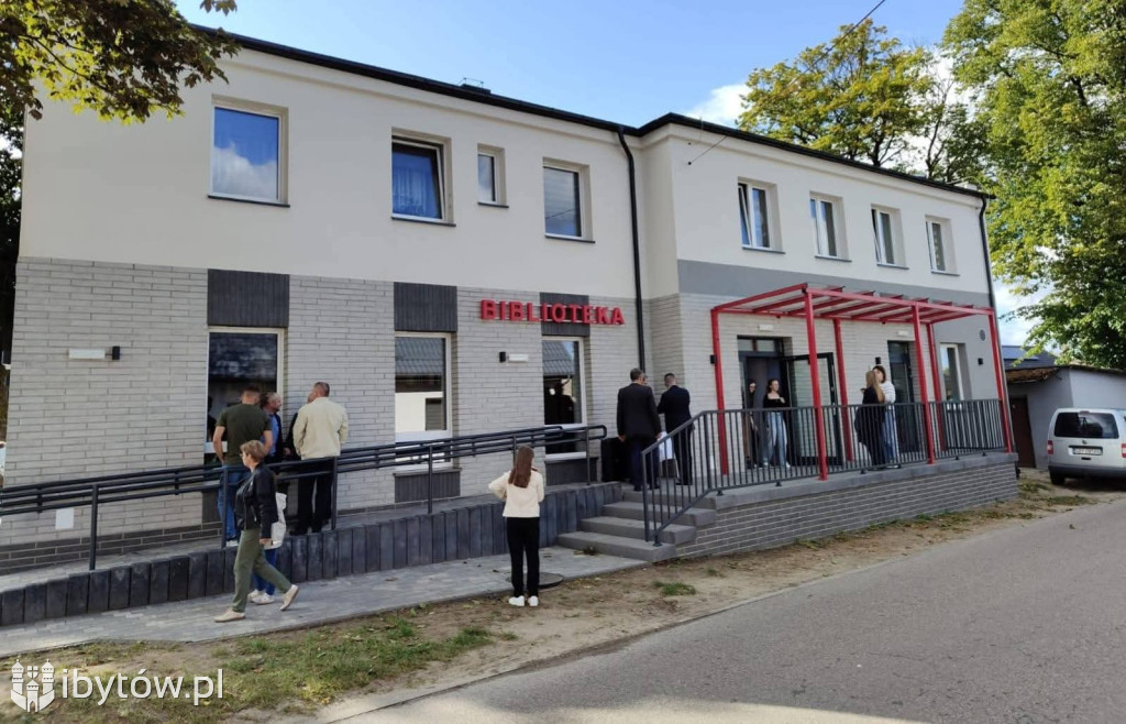 Świetlica jak MALOWANA. Jest też NOWA biblioteka w Brzeźnie