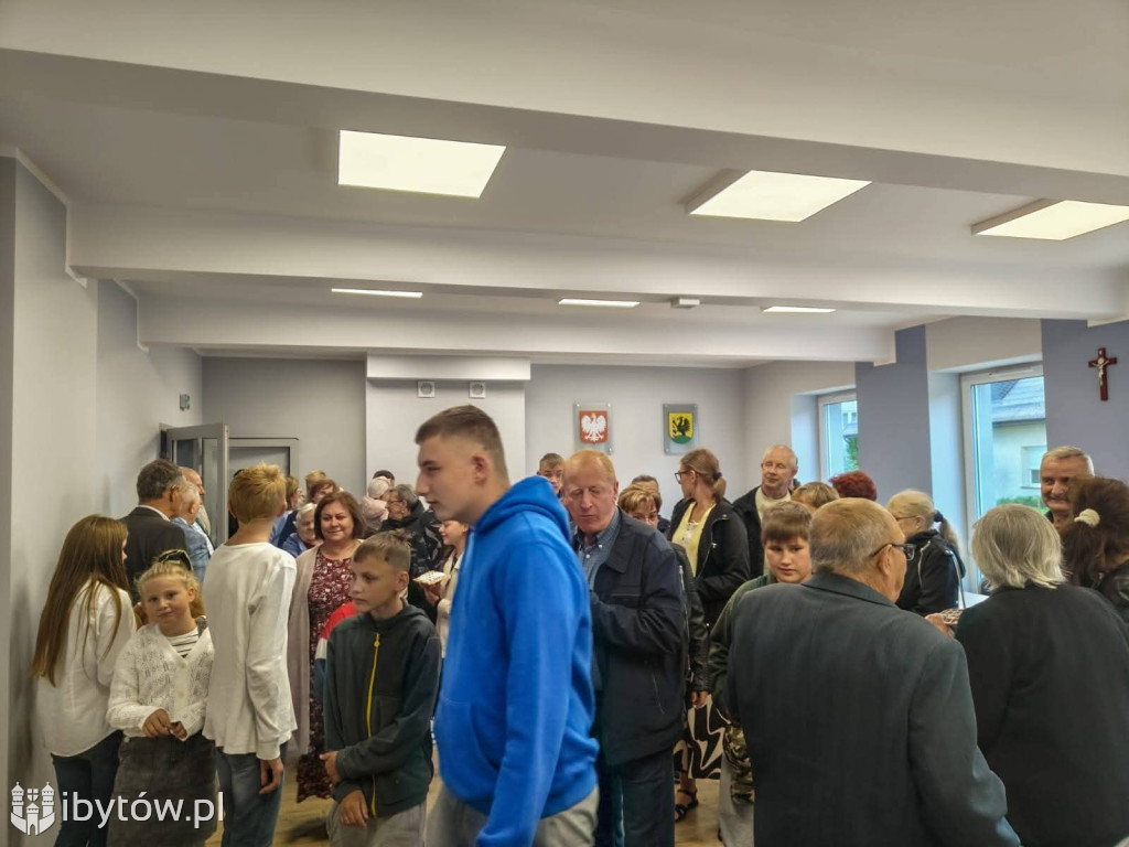 Świetlica jak MALOWANA. Jest też NOWA biblioteka w Brzeźnie