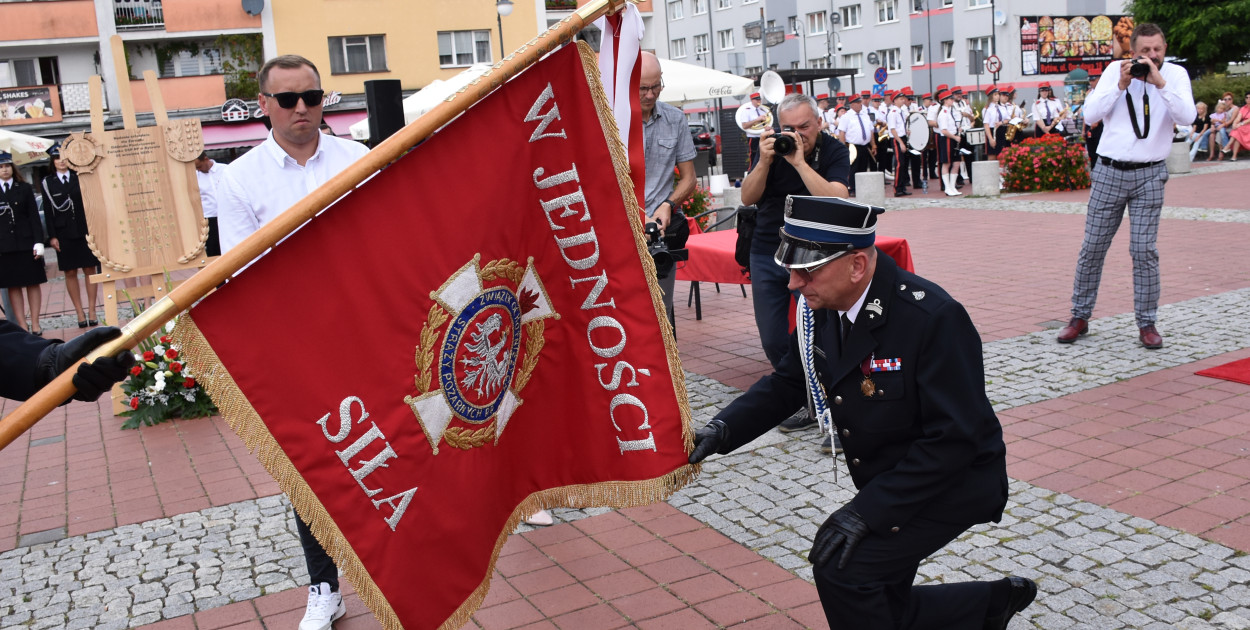 KONIEC służby Polsce Ludowej. Strażacy mają nowy sztandar