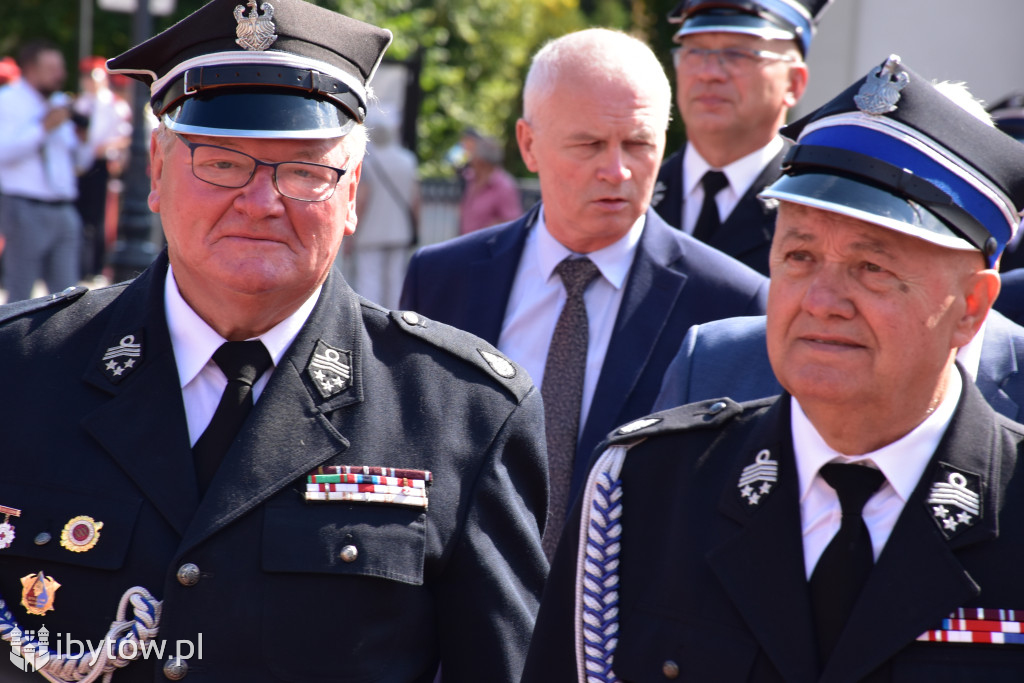 KONIEC służby Polsce Ludowej. Strażacy mają nowy sztandar