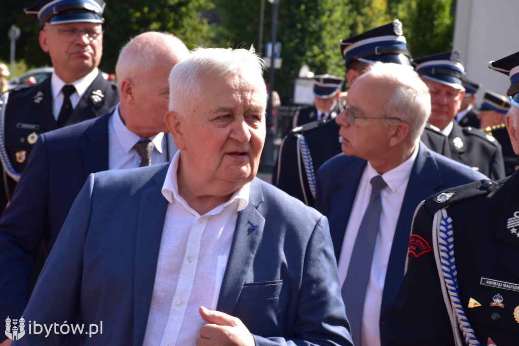 KONIEC służby Polsce Ludowej. Strażacy mają nowy sztandar