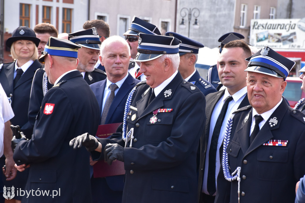 KONIEC służby Polsce Ludowej. Strażacy mają nowy sztandar