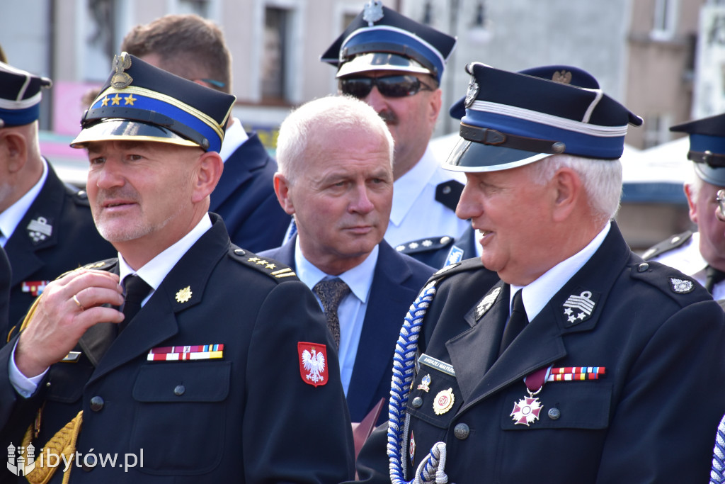 KONIEC służby Polsce Ludowej. Strażacy mają nowy sztandar