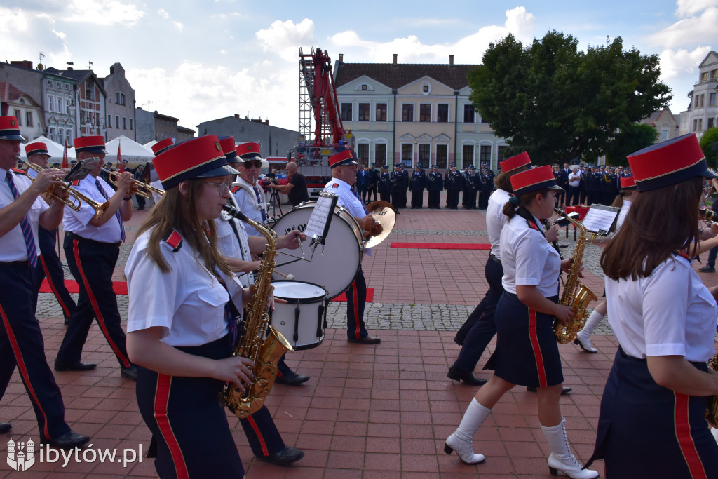 KONIEC służby Polsce Ludowej. Strażacy mają nowy sztandar
