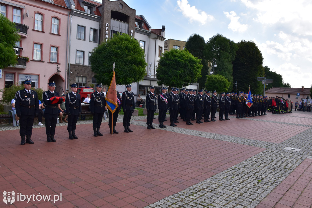 KONIEC służby Polsce Ludowej. Strażacy mają nowy sztandar
