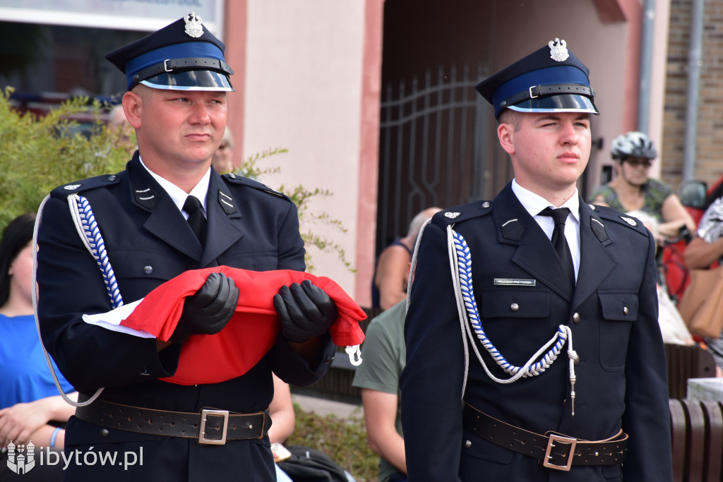 KONIEC służby Polsce Ludowej. Strażacy mają nowy sztandar