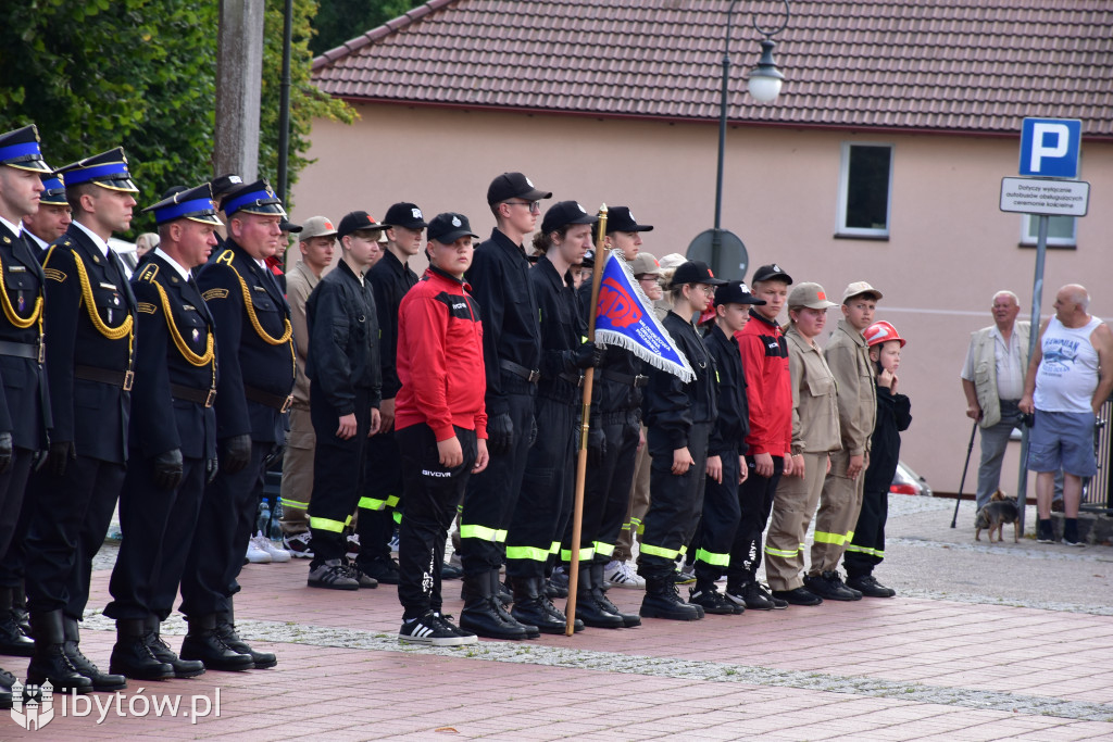 KONIEC służby Polsce Ludowej. Strażacy mają nowy sztandar