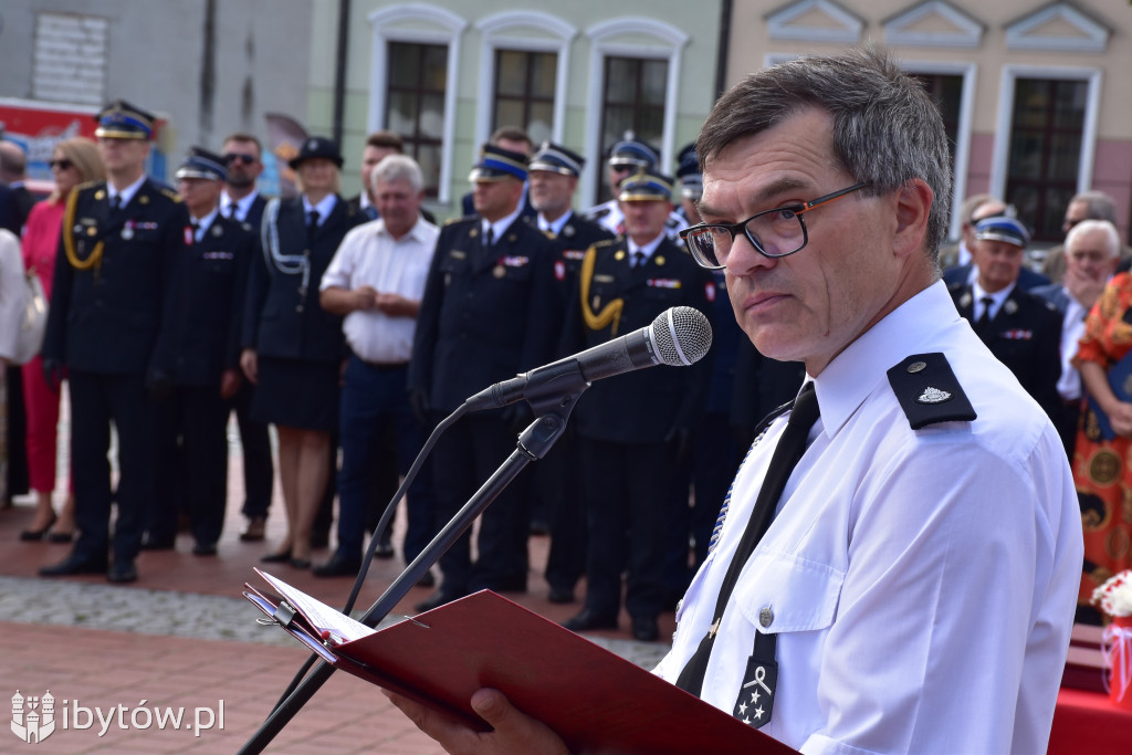 KONIEC służby Polsce Ludowej. Strażacy mają nowy sztandar