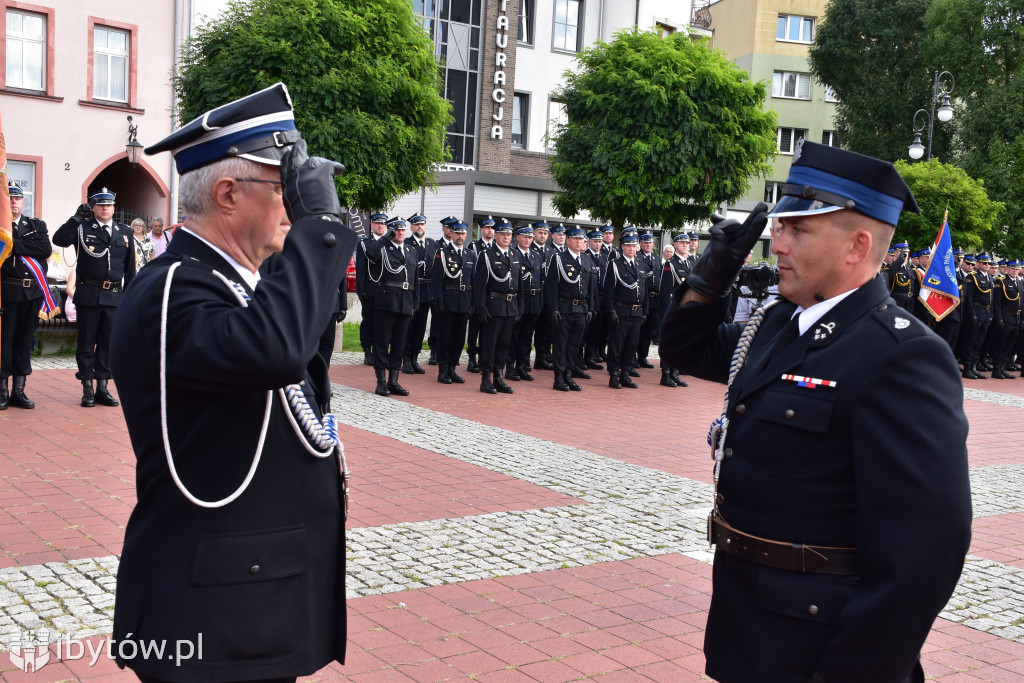 KONIEC służby Polsce Ludowej. Strażacy mają nowy sztandar