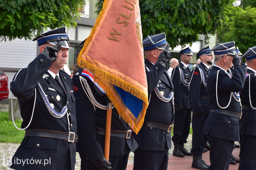 KONIEC służby Polsce Ludowej. Strażacy mają nowy sztandar