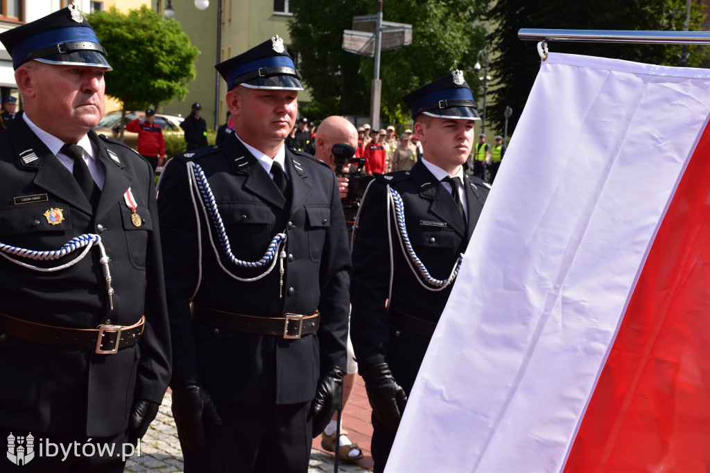 KONIEC służby Polsce Ludowej. Strażacy mają nowy sztandar
