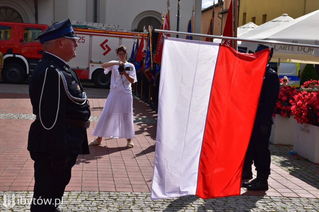 KONIEC służby Polsce Ludowej. Strażacy mają nowy sztandar