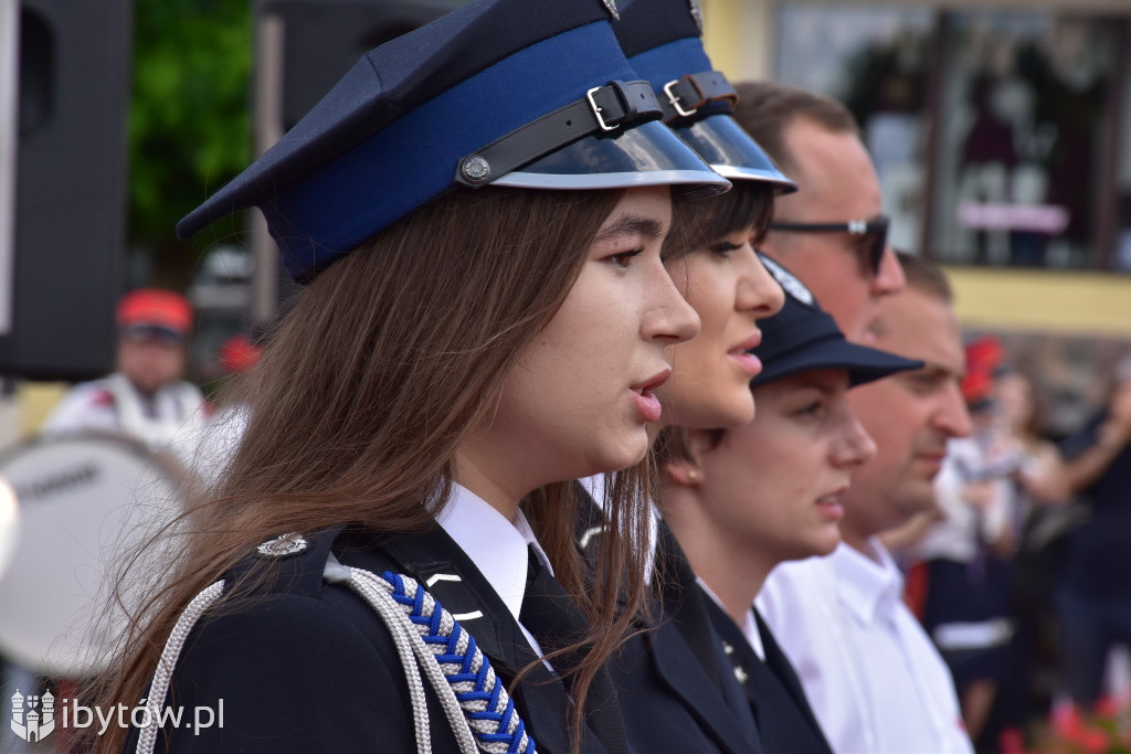 KONIEC służby Polsce Ludowej. Strażacy mają nowy sztandar