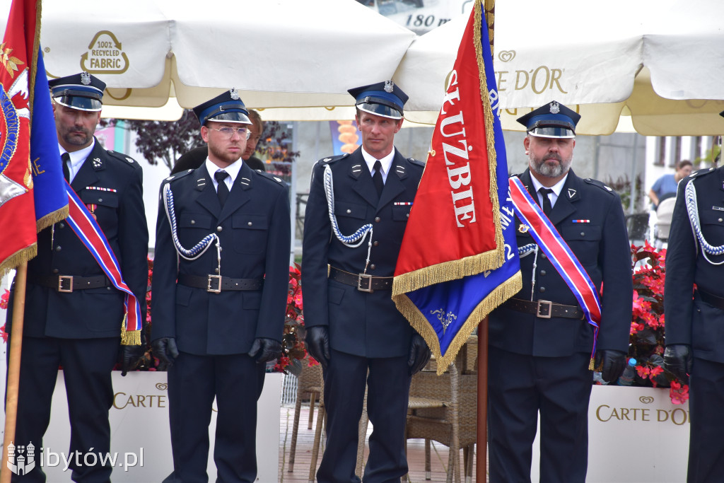 KONIEC służby Polsce Ludowej. Strażacy mają nowy sztandar