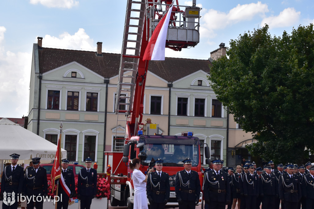 KONIEC służby Polsce Ludowej. Strażacy mają nowy sztandar