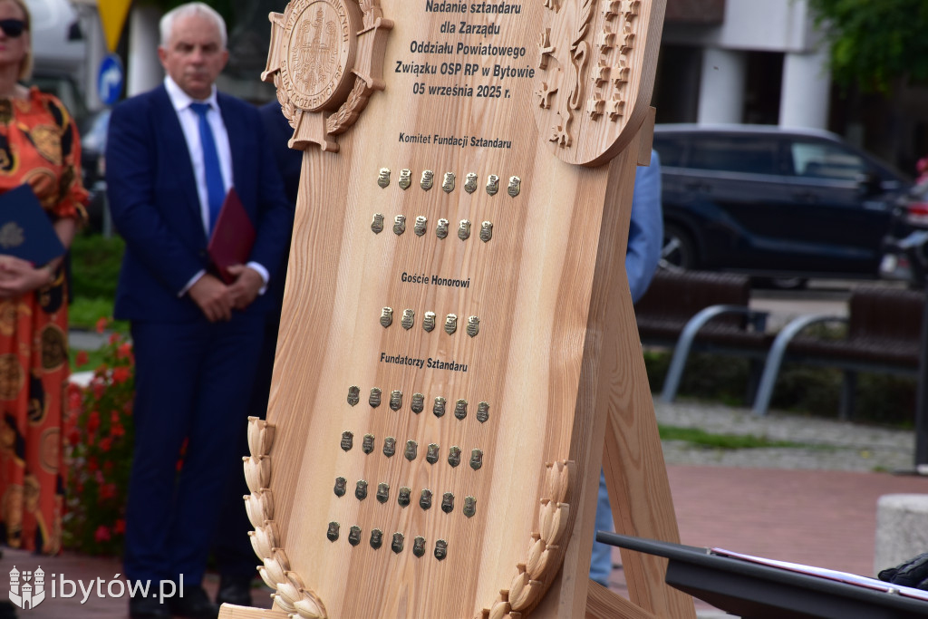 KONIEC służby Polsce Ludowej. Strażacy mają nowy sztandar