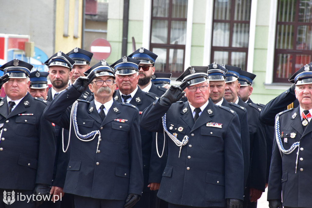 KONIEC służby Polsce Ludowej. Strażacy mają nowy sztandar
