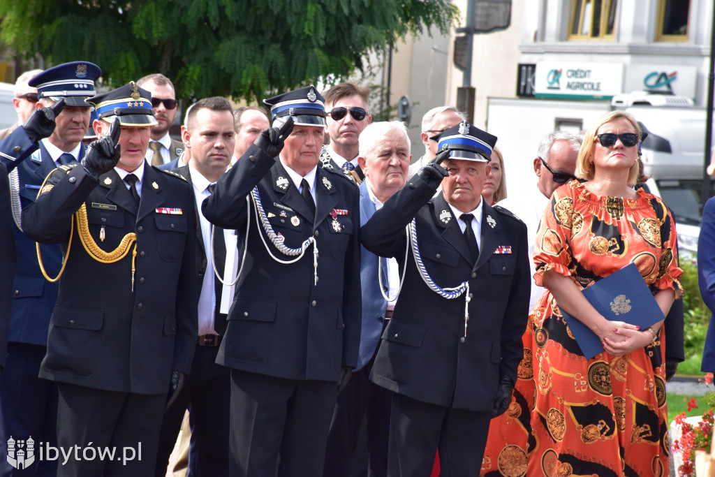 KONIEC służby Polsce Ludowej. Strażacy mają nowy sztandar