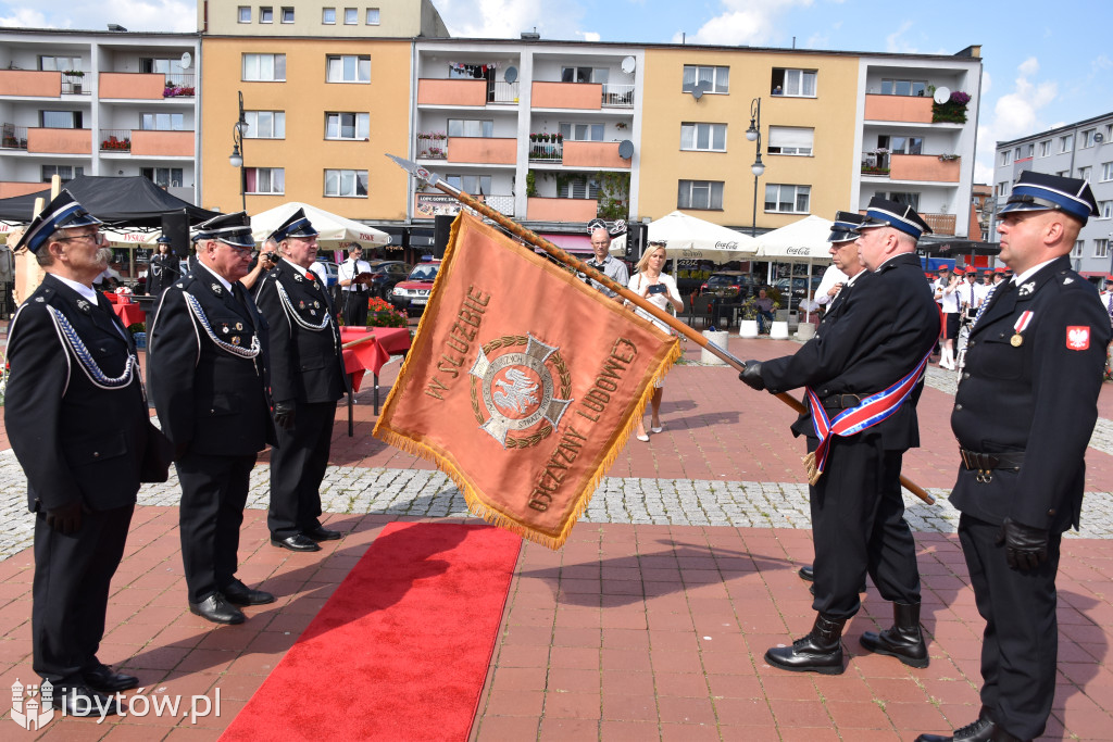 KONIEC służby Polsce Ludowej. Strażacy mają nowy sztandar