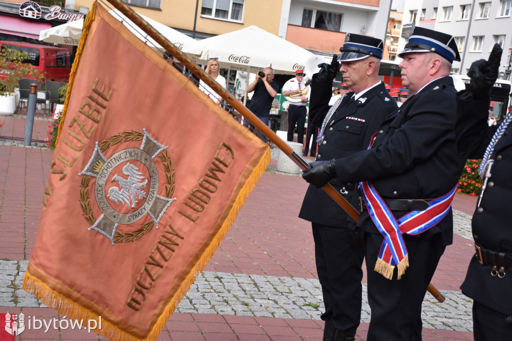 KONIEC służby Polsce Ludowej. Strażacy mają nowy sztandar
