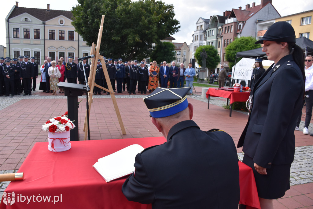 KONIEC służby Polsce Ludowej. Strażacy mają nowy sztandar
