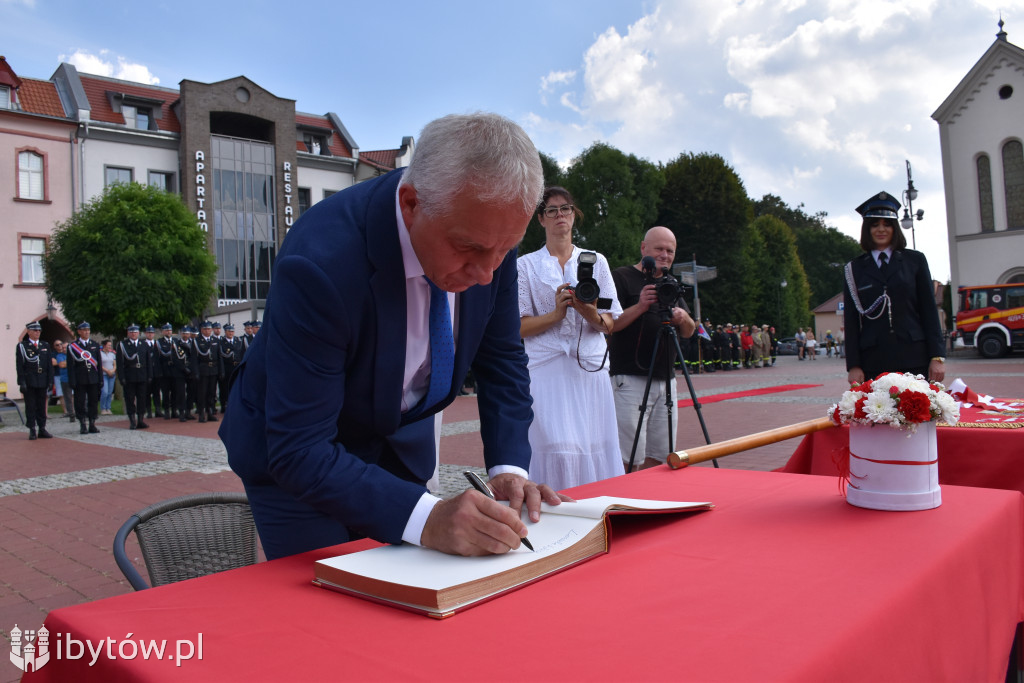 KONIEC służby Polsce Ludowej. Strażacy mają nowy sztandar