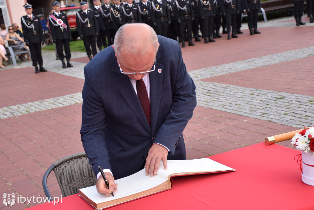KONIEC służby Polsce Ludowej. Strażacy mają nowy sztandar