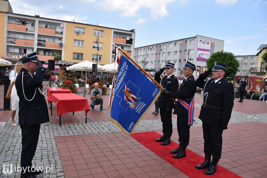 KONIEC służby Polsce Ludowej. Strażacy mają nowy sztandar