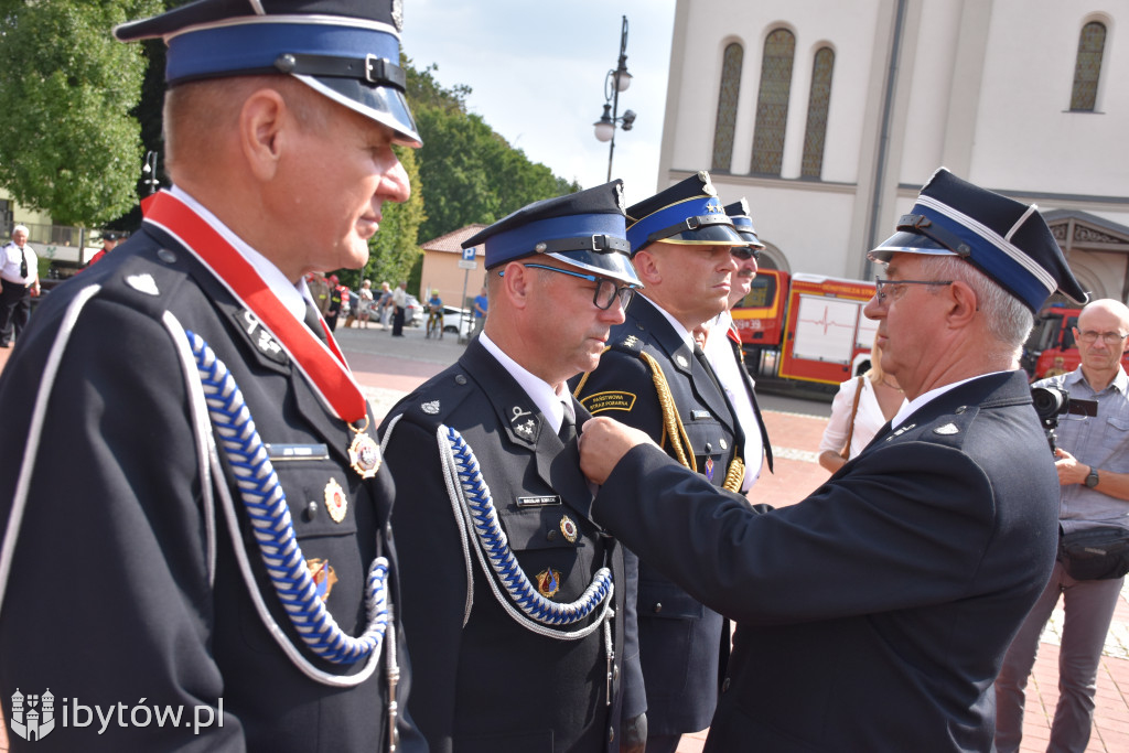 KONIEC służby Polsce Ludowej. Strażacy mają nowy sztandar
