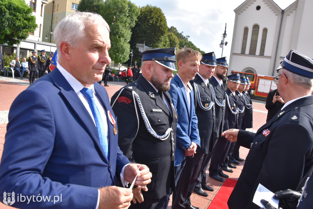 KONIEC służby Polsce Ludowej. Strażacy mają nowy sztandar