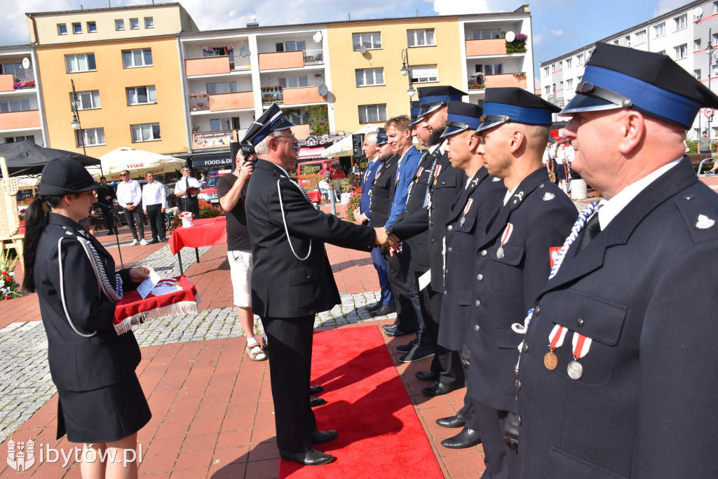 KONIEC służby Polsce Ludowej. Strażacy mają nowy sztandar