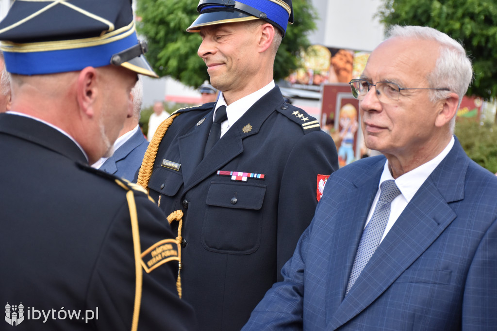 KONIEC służby Polsce Ludowej. Strażacy mają nowy sztandar