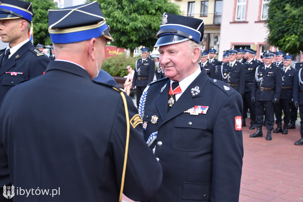 KONIEC służby Polsce Ludowej. Strażacy mają nowy sztandar
