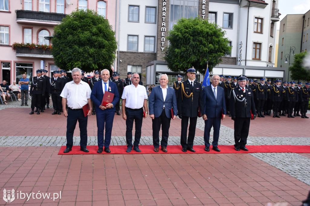 KONIEC służby Polsce Ludowej. Strażacy mają nowy sztandar