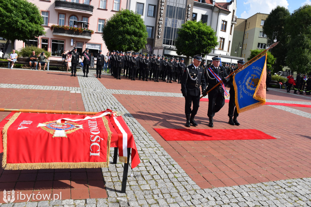 KONIEC służby Polsce Ludowej. Strażacy mają nowy sztandar