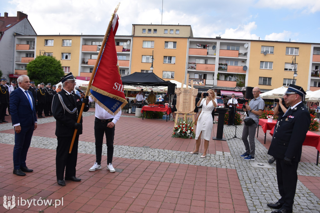 KONIEC służby Polsce Ludowej. Strażacy mają nowy sztandar