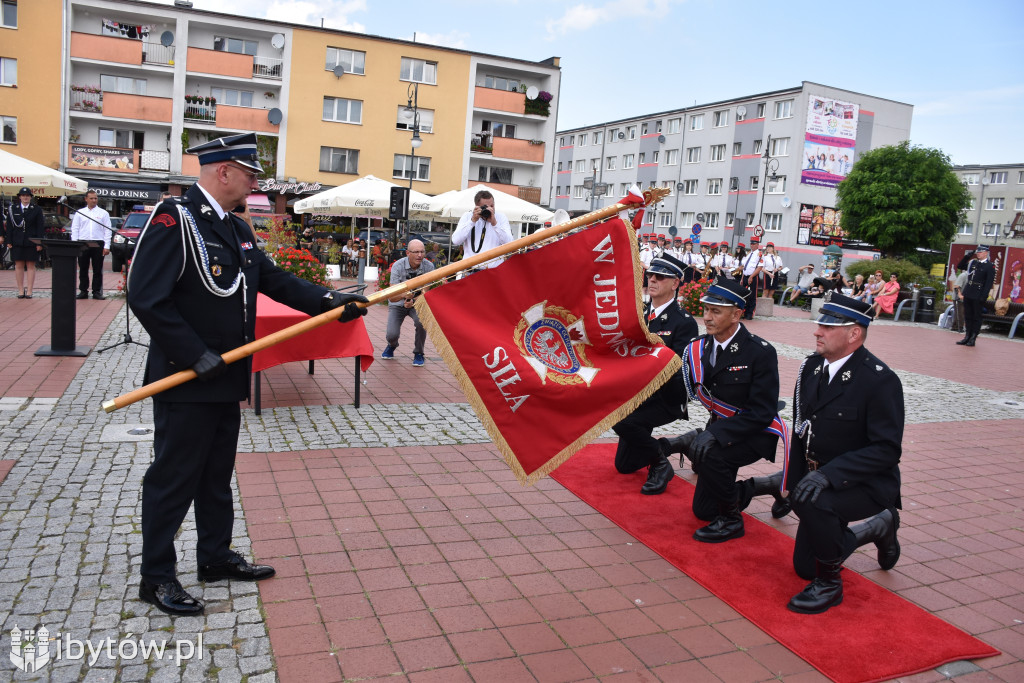 KONIEC służby Polsce Ludowej. Strażacy mają nowy sztandar