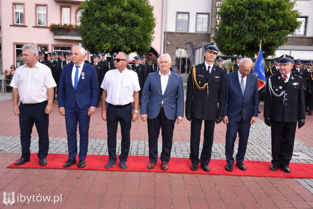 KONIEC służby Polsce Ludowej. Strażacy mają nowy sztandar