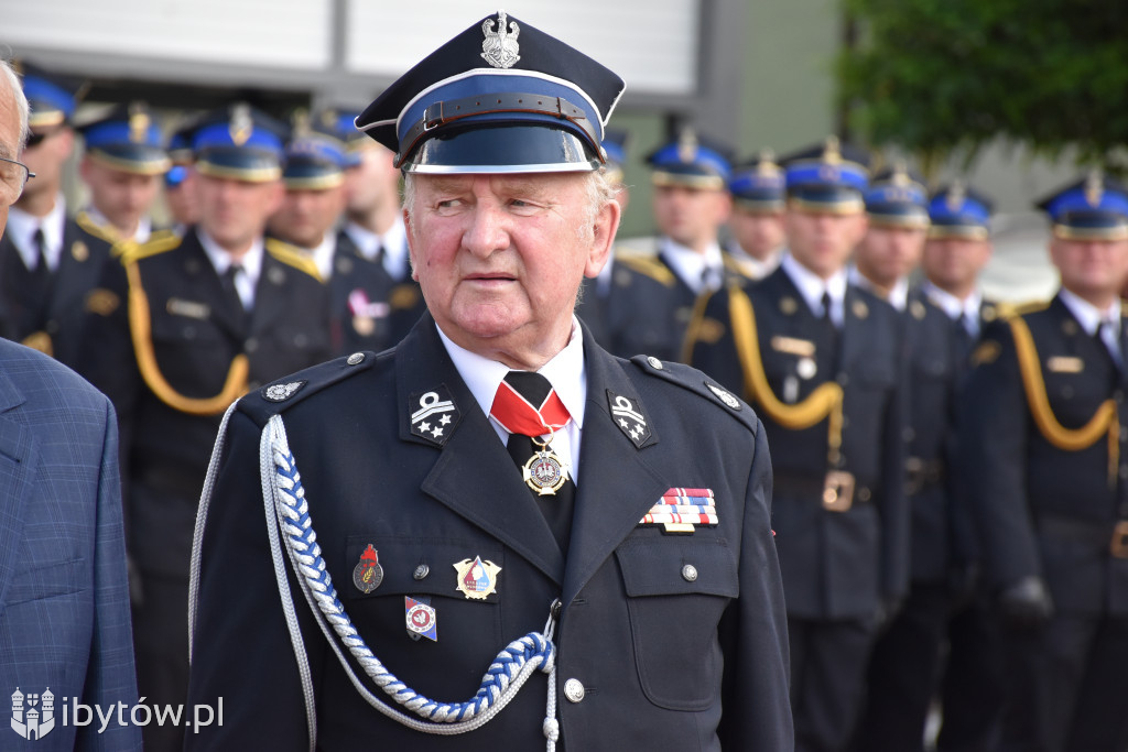 KONIEC służby Polsce Ludowej. Strażacy mają nowy sztandar