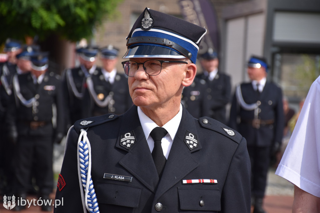 KONIEC służby Polsce Ludowej. Strażacy mają nowy sztandar