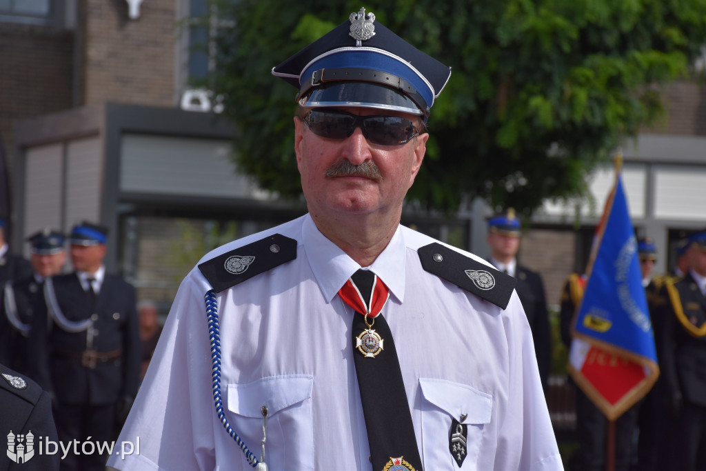 KONIEC służby Polsce Ludowej. Strażacy mają nowy sztandar