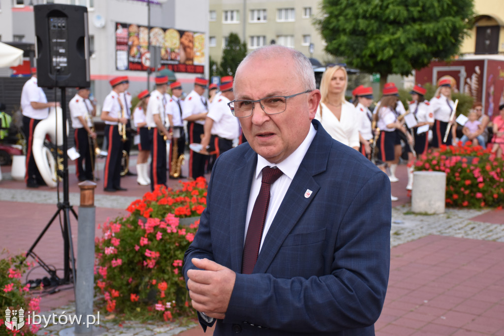 KONIEC służby Polsce Ludowej. Strażacy mają nowy sztandar
