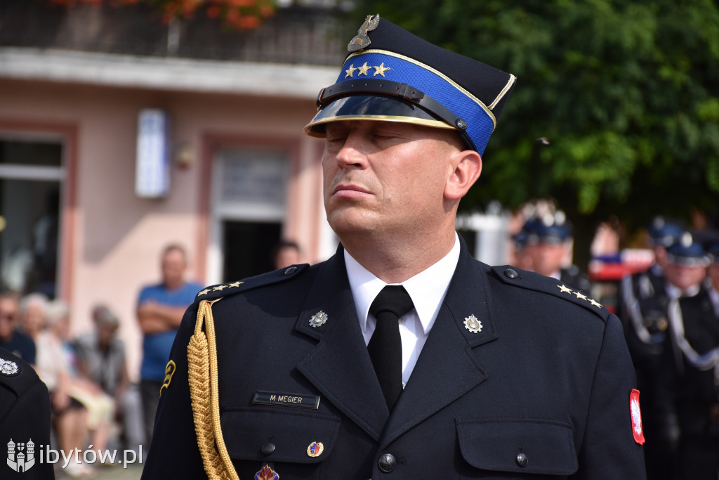 KONIEC służby Polsce Ludowej. Strażacy mają nowy sztandar