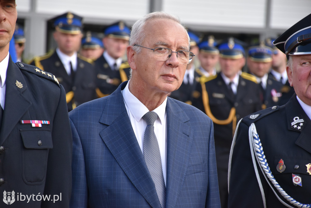 KONIEC służby Polsce Ludowej. Strażacy mają nowy sztandar